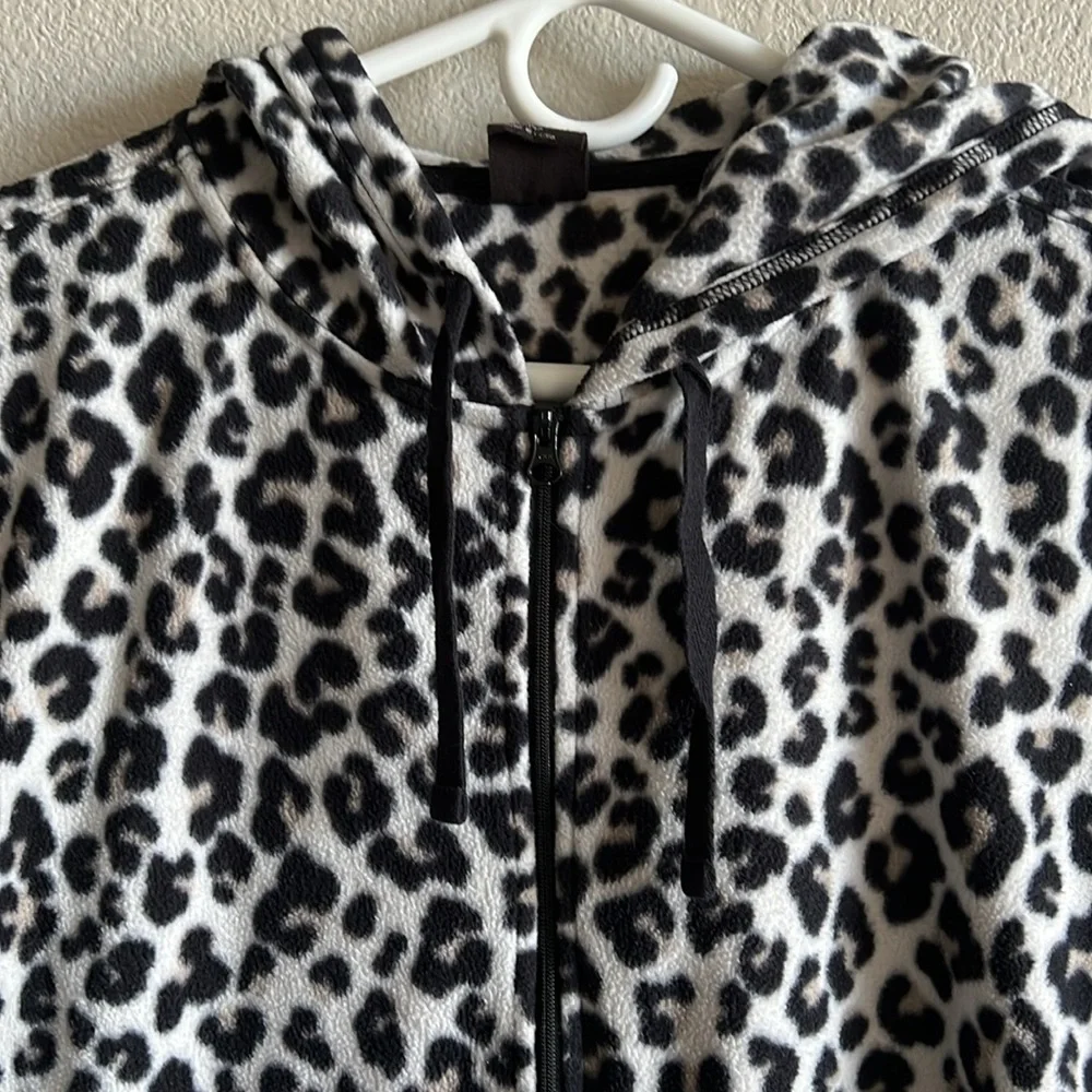 Free Press Womens Leopard Print Fleece Hooded Onesie Pajamas Medium White Black‎